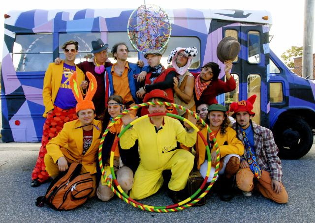 ee magic circus bus